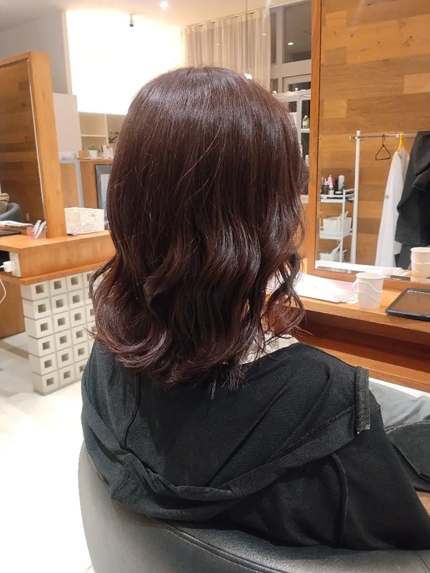 ミディアム ラベンダーブラウン カット ヘアカラー 合田 美空のヘアスタイル