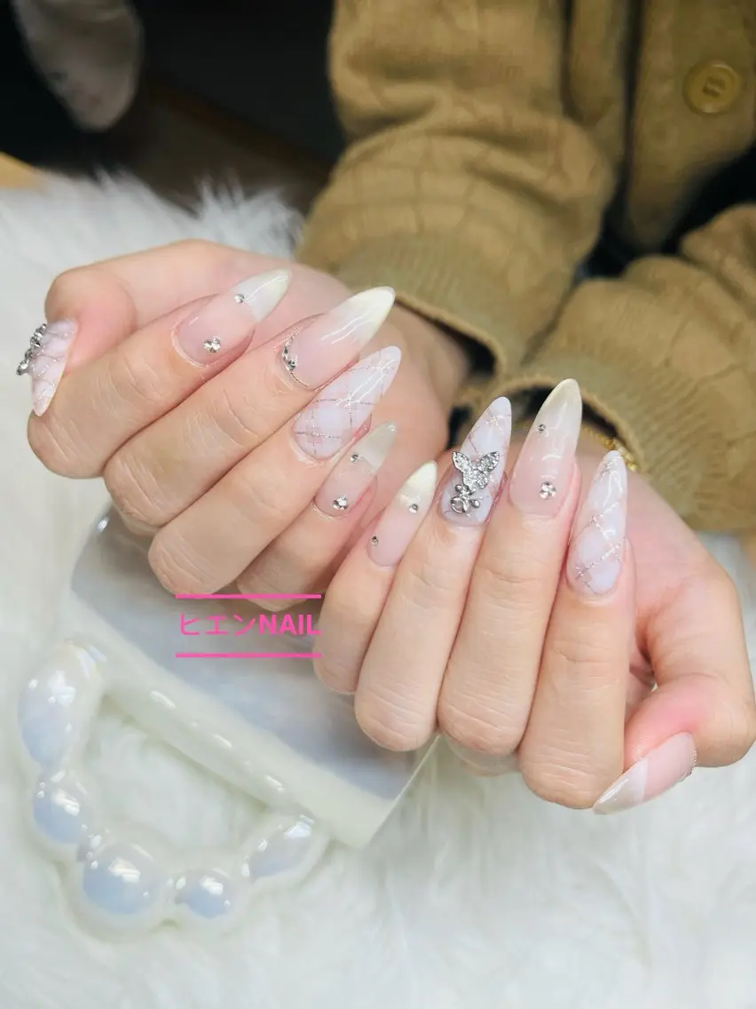 ミディアム ハンドネイル ヒエン NAILのネイルデザイン