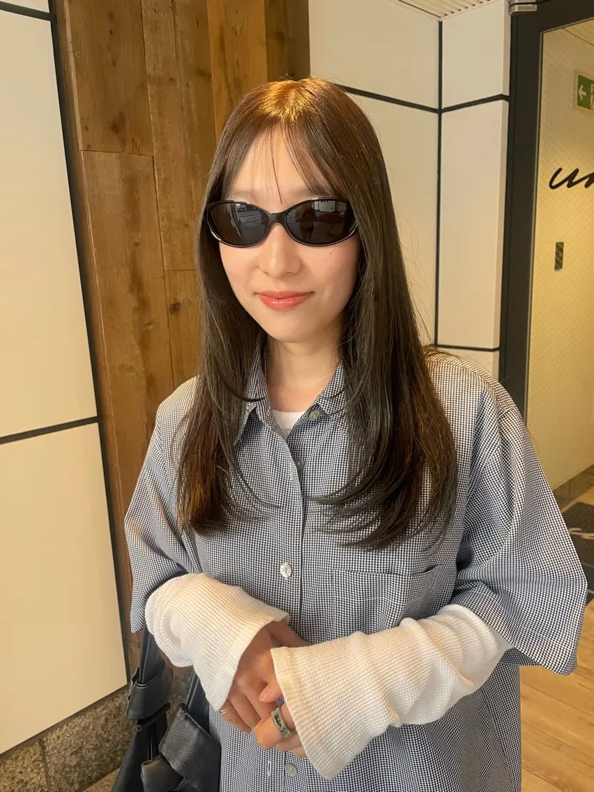 ロング カラー ベージュカラー ブリーチ ブリーチなしカラー オリーブベージュ レイヤーカット カット ヘアカラー トリートメント 渋谷 留菜のヘアスタイル