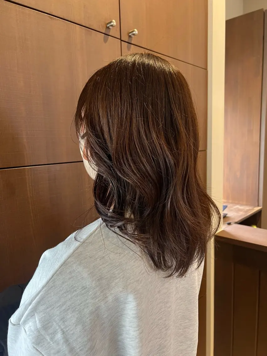 セミロング レイヤーカット 吉田 咲樹のヘアスタイル
