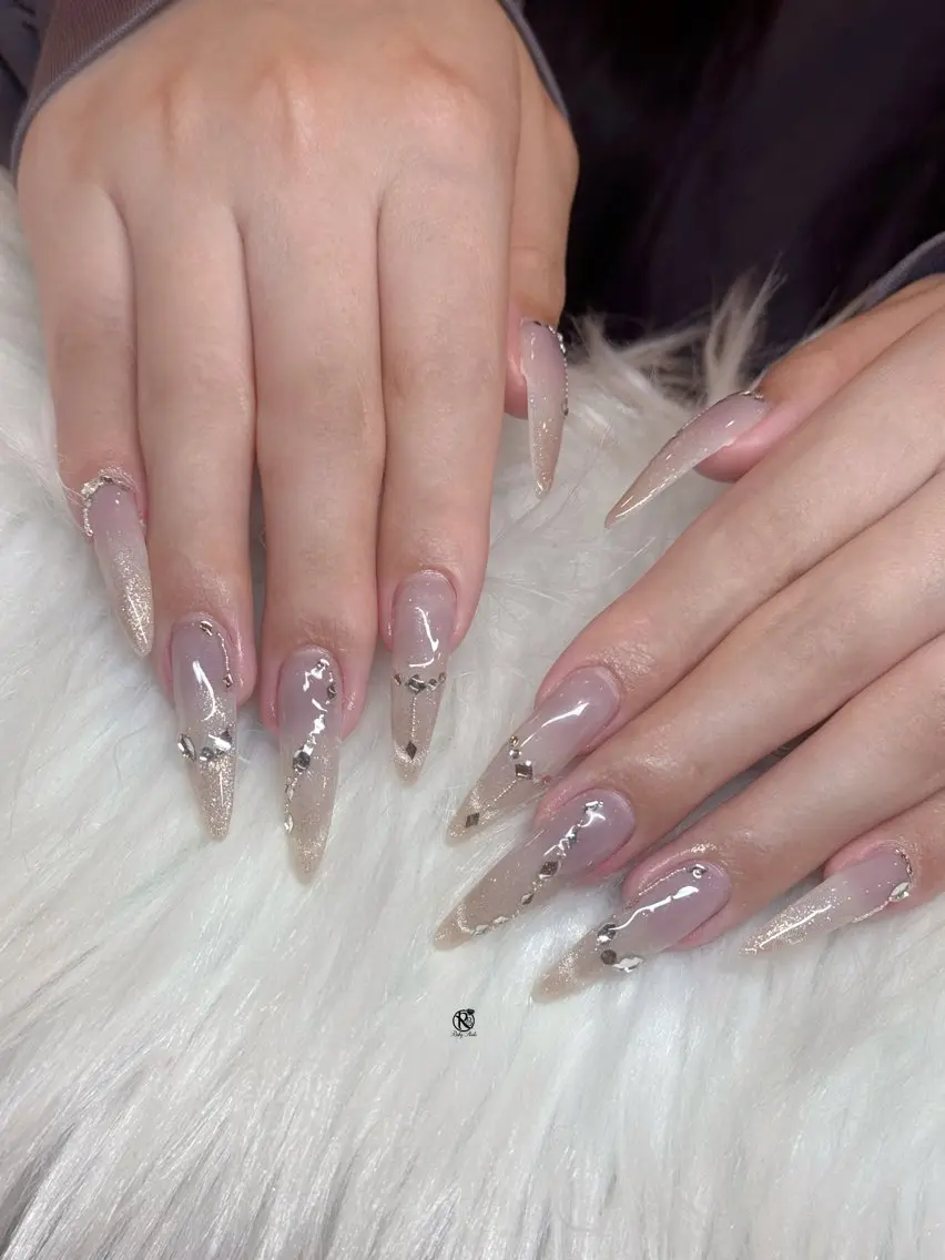 ネイル チークネイル ドット フレンチネイル グラデーション ハート ハンドネイル Ruby Nail 霞ヶ関店のネイルデザイン