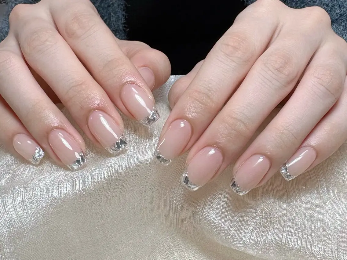 ネイル オーロラネイル チークネイル フレンチネイル ジェルネイル ガラスフレンチ ハンドネイル Nail Jolieのネイルデザイン