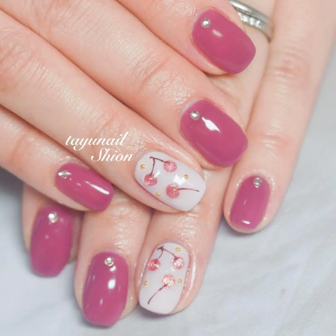 ネイル ブルー ジェルネイル パラジェル ぷっくりネイル 春ネイル ネイルサロン 【たゆnail】のネイルデザイン