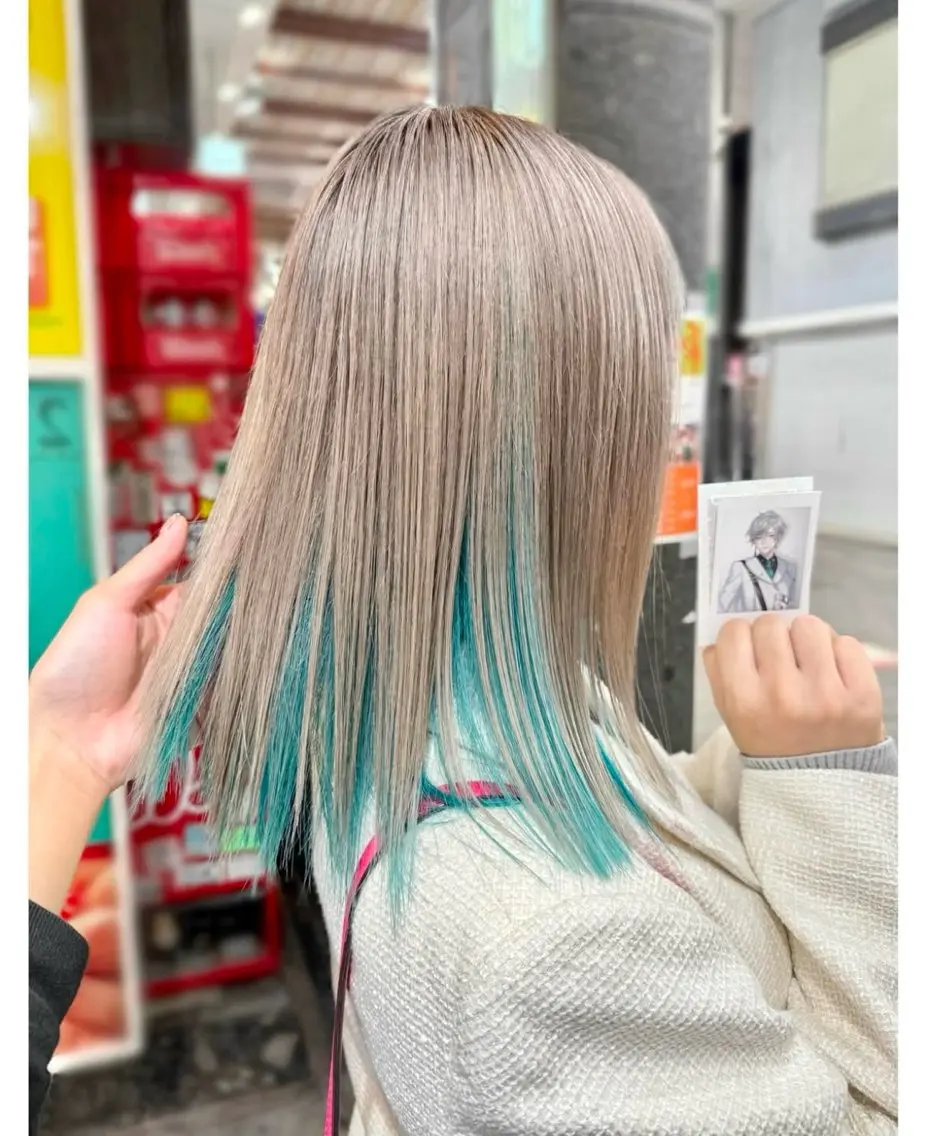 ミディアム カラー ベージュカラー シルバー シルバーベージュ ヘアカラー TSUNO🦖 派手髪/オタク美容師のヘアスタイル