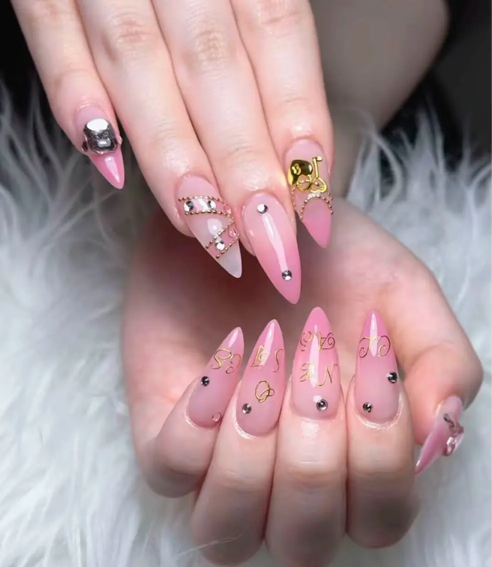 ネイル チークネイル フレンチネイル キラキラネイル 韓国ネイル マグネットネイル ハンドネイル Sakura h.babynailのネイルデザイン