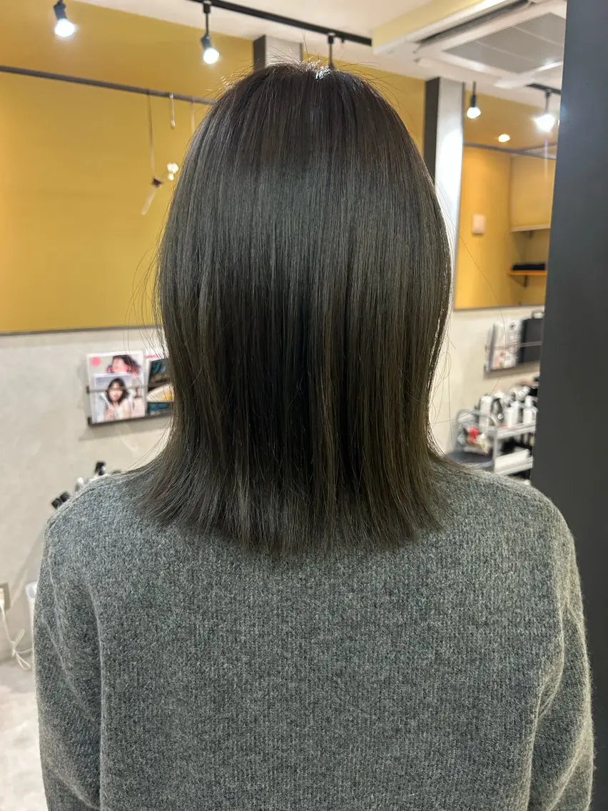 ミディアム カラー アッシュ ブリーチ 透明感カラー ブリーチなしカラー オリーブアッシュ カット ヘアカラー トリートメント hubhair レイヤー/透明感のヘアスタイル