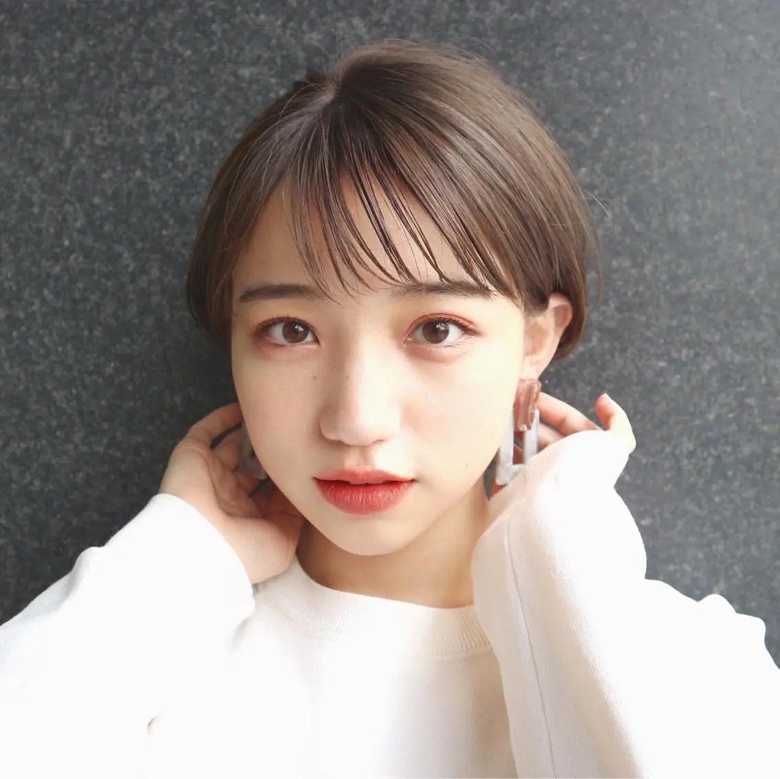 ショート カラー ショートボブ 丸みショート グレージュ ハイライトカラー ボブ 徳本 駿太のヘアスタイル