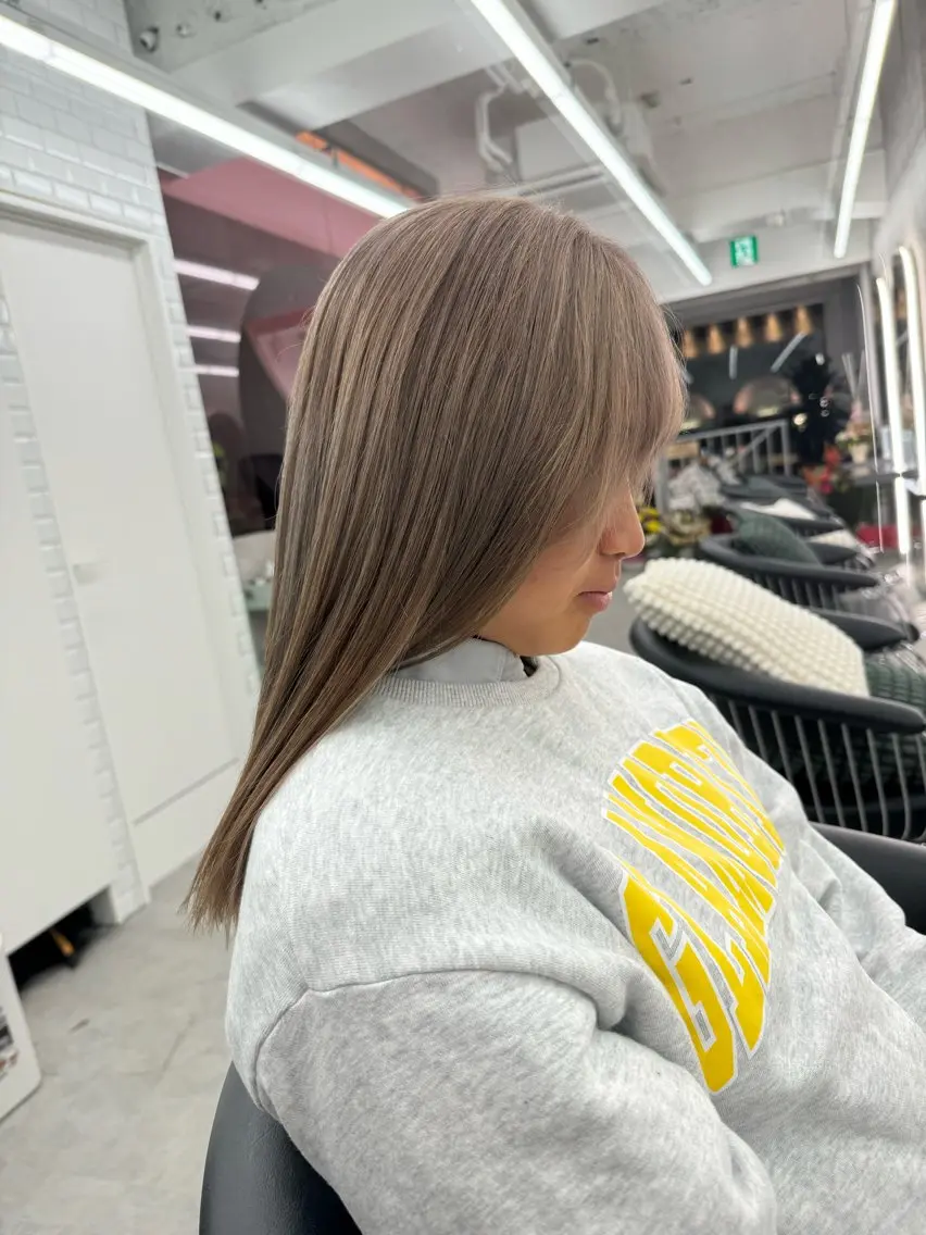 セミロング カラー ブリーチ ヘアカラー トリートメント ブリーチ特化 梅田本多翔のヘアスタイル