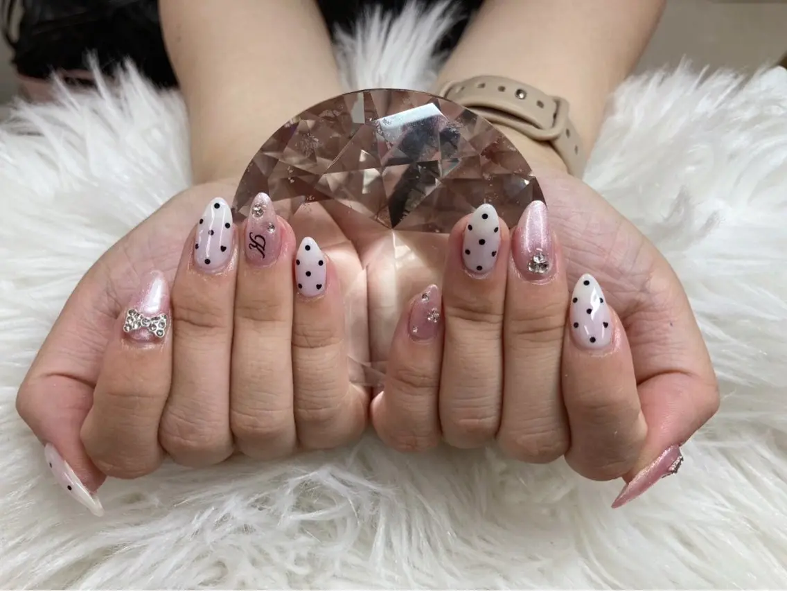 ネイル ドット ガーリー ワンホンネイル ハンドネイル nailsalon popoのネイルデザイン