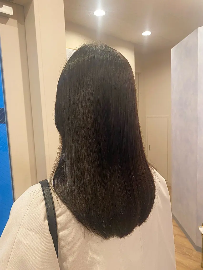 セミロング ケアストレート ハナシロミサキのヘアスタイル
