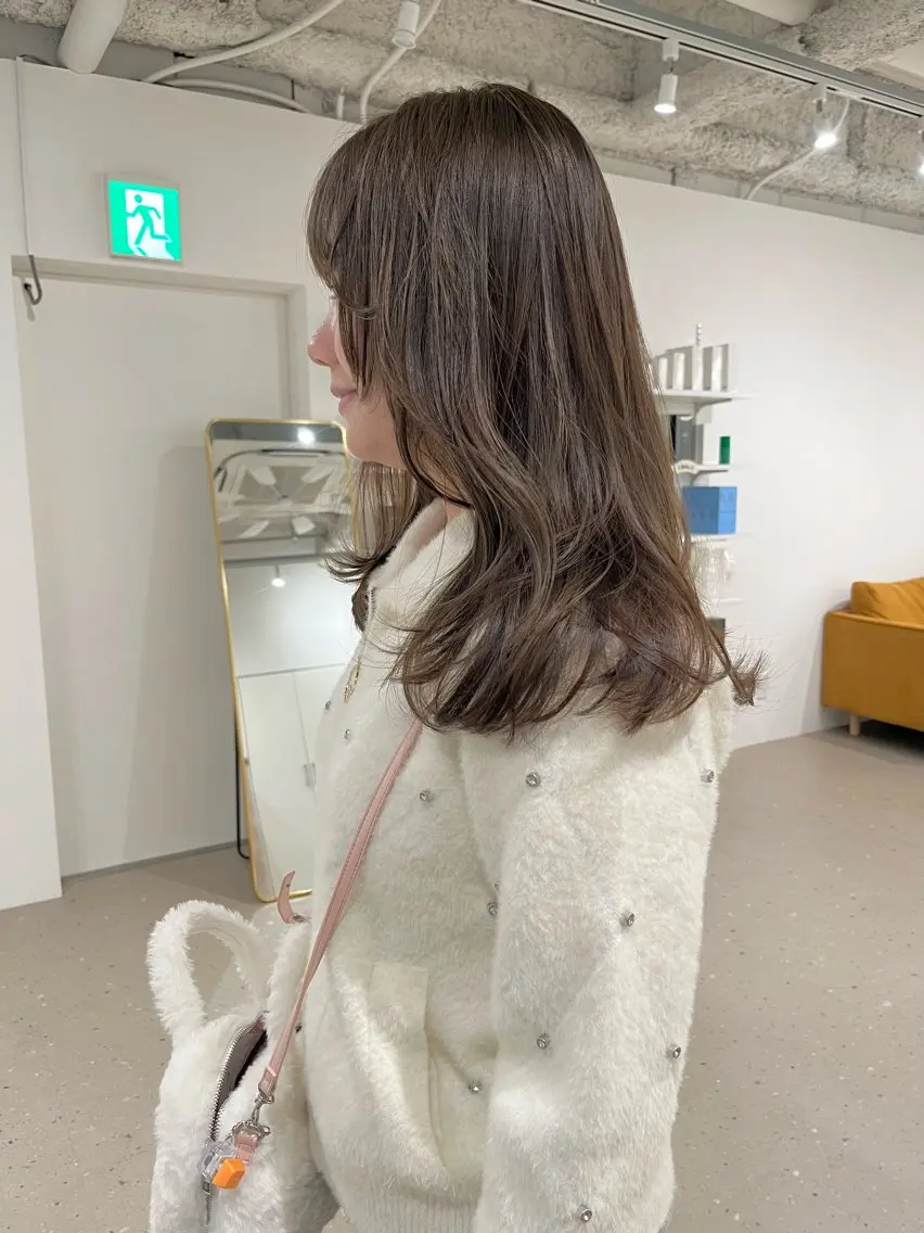 セミロング レイヤーカット 箱崎 凪沙のヘアスタイル