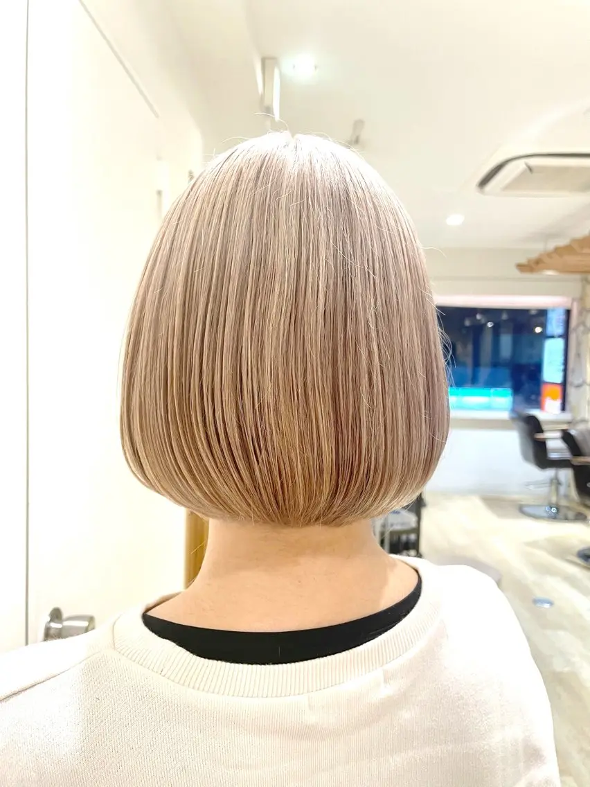ショート カラー ベージュカラー ブリーチ ケアブリーチ ボブ カット ヘアカラー トリートメント 新宿/ 新井彩斗のヘアスタイル