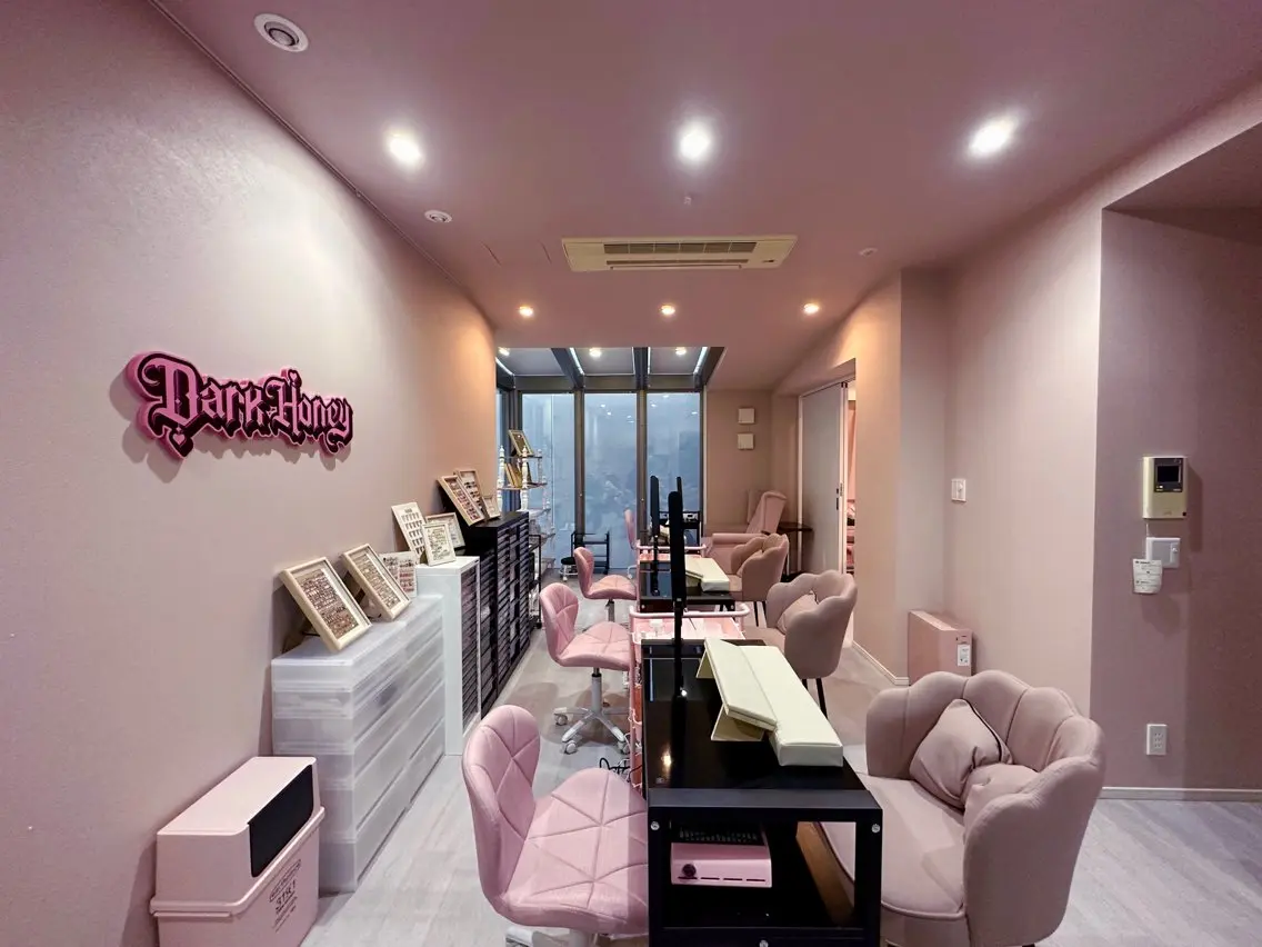 ネイル Dark honey スカルプ専門原宿店のネイルデザイン