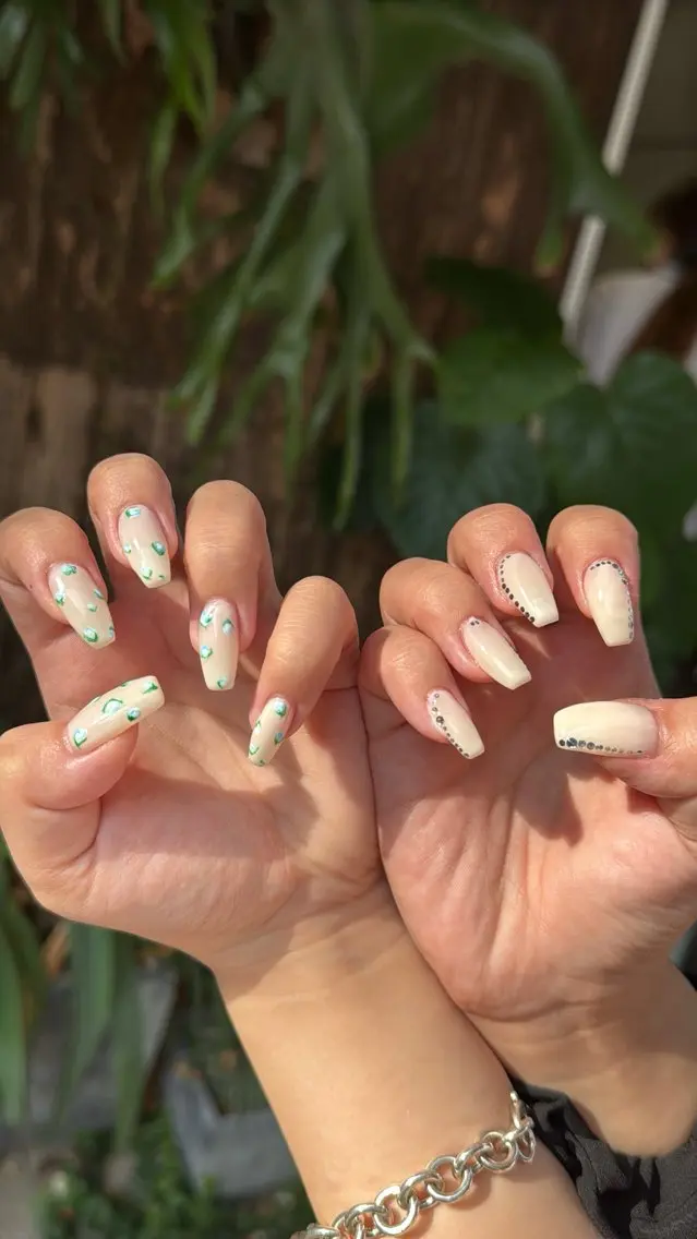 ネイル フラッシュネイル フラッシュマグ フットネイル フレンチネイル 韓国ネイル ハンドネイル SAKU nail 作島茜のネイルデザイン
