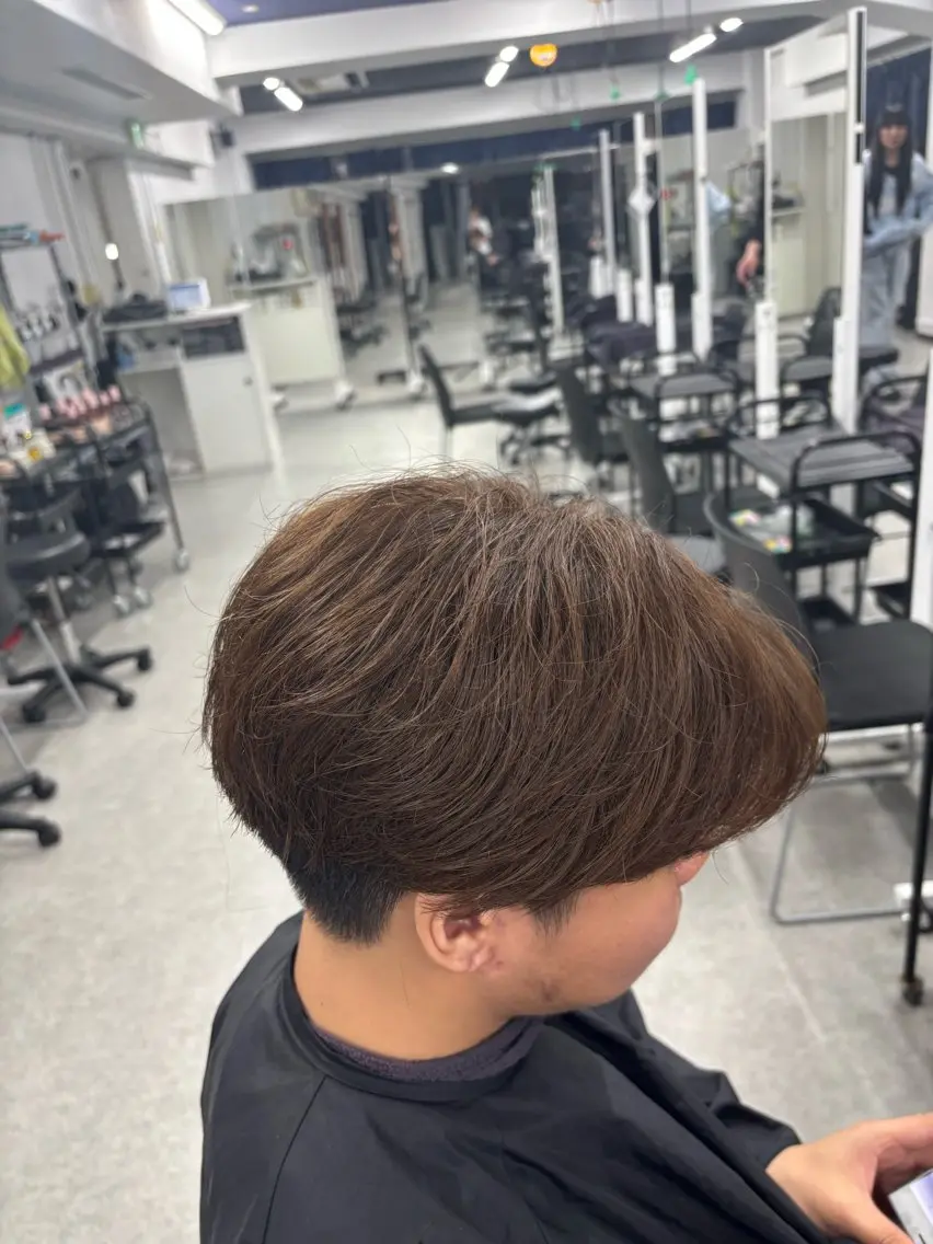 ミディアム カラー メンズ ヘアカラー 韓国風ヘア☘️ ヒロトのヘアスタイル