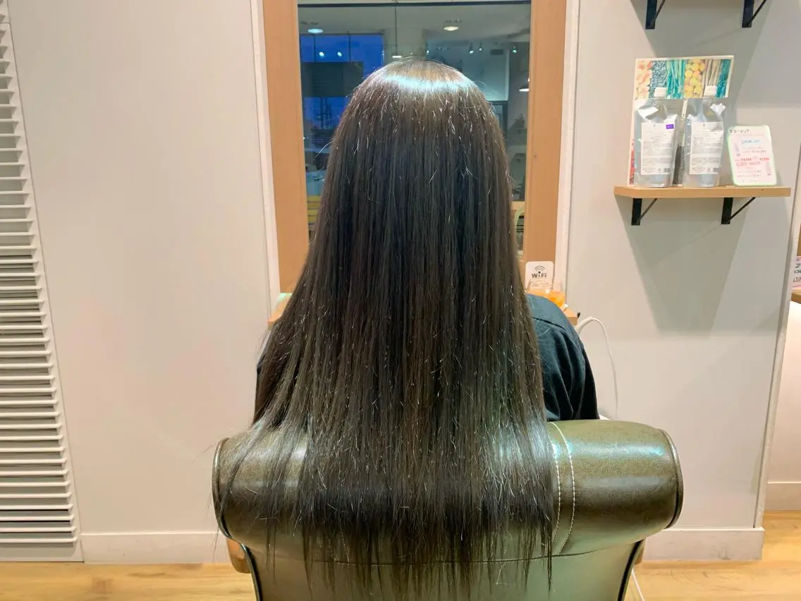 ロング カラー グレージュ ヘアカラー トリートメント ツキダテ ユイのヘアスタイル