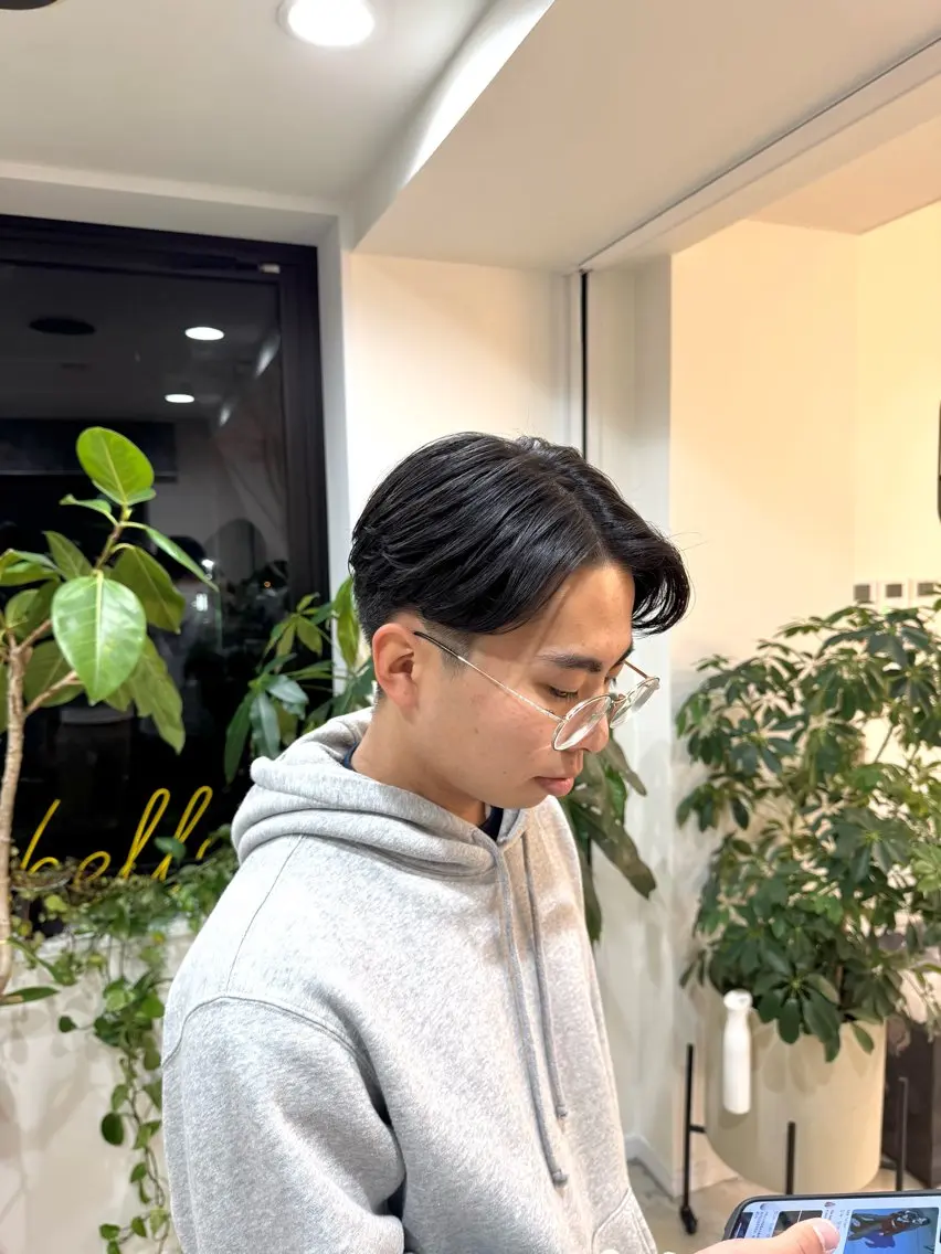 メンズ センターパート カナモリ ハヤトのヘアスタイル