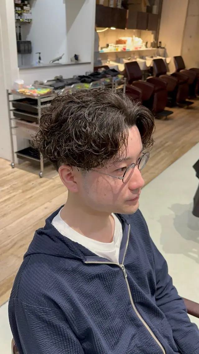パーマ メンズ メンズパーマ スペインカール カット パーマ fifth原宿 宮部蓮のヘアスタイル