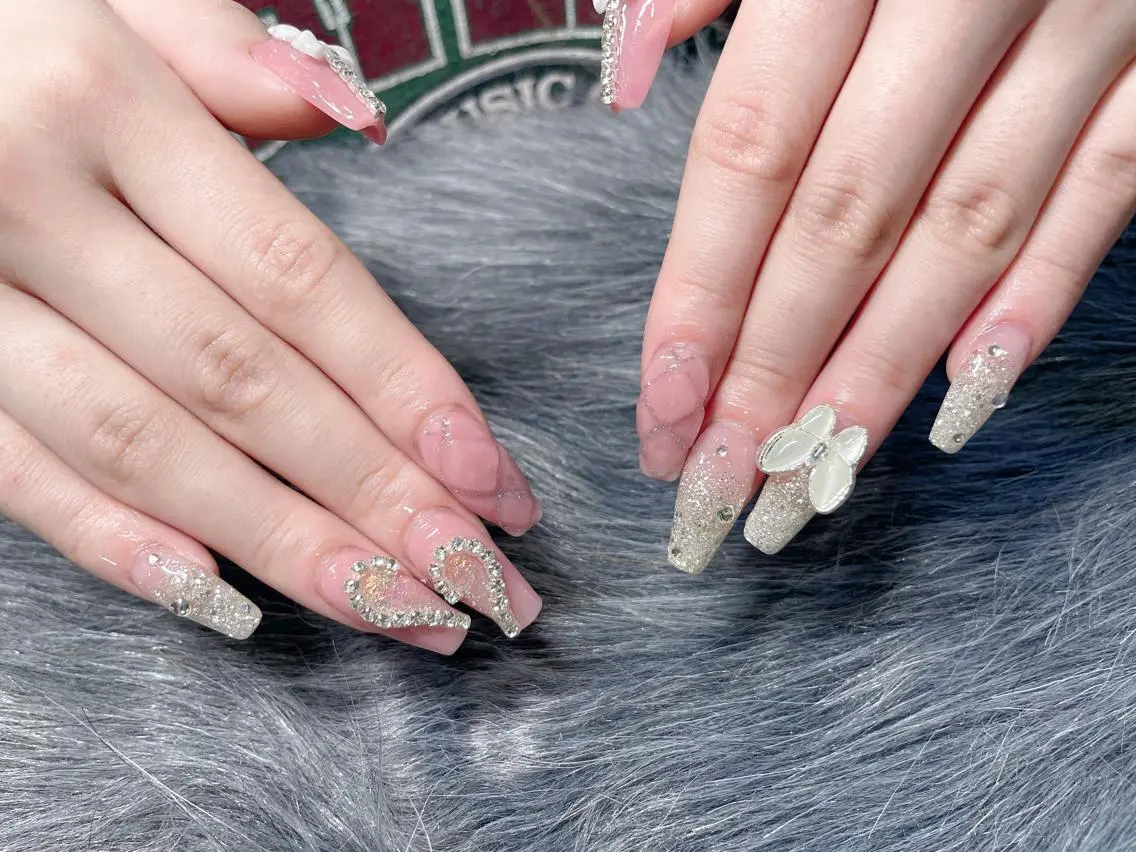 ミディアム ネイル ハンドネイル 《LB》ラブリエ Nail&eyeのマツエク・マツパデザイン
