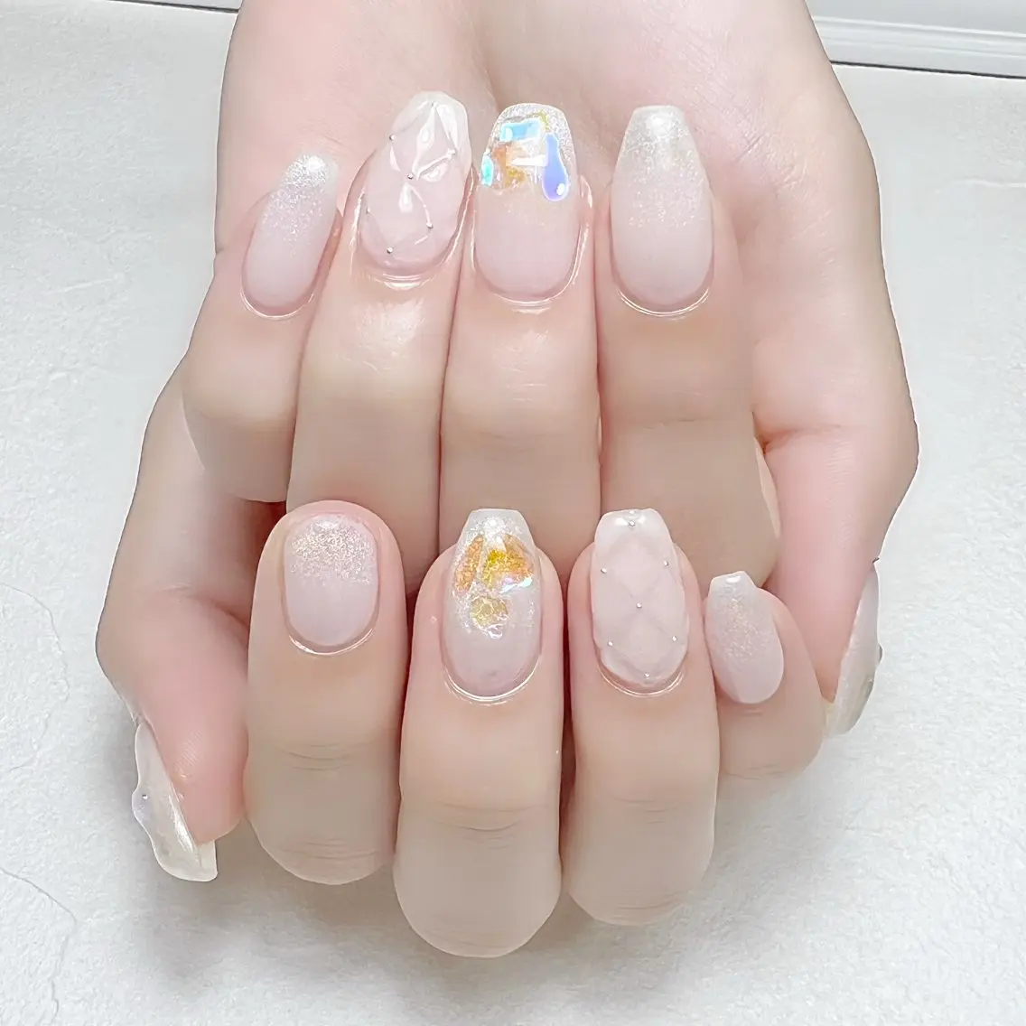 ネイル ガーリー 氷ネイル・うるうるネイル マグネットネイル ワンホンネイル ホワイト rouse nail RISATOのネイルデザイン