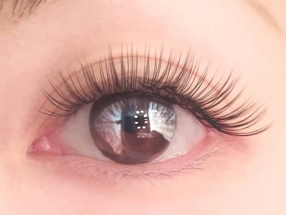 【最先端☆LEDエクステ❎&Healthy(アンドヘルシー)orパリジェンヌ】フラットラッシュ100本の写真