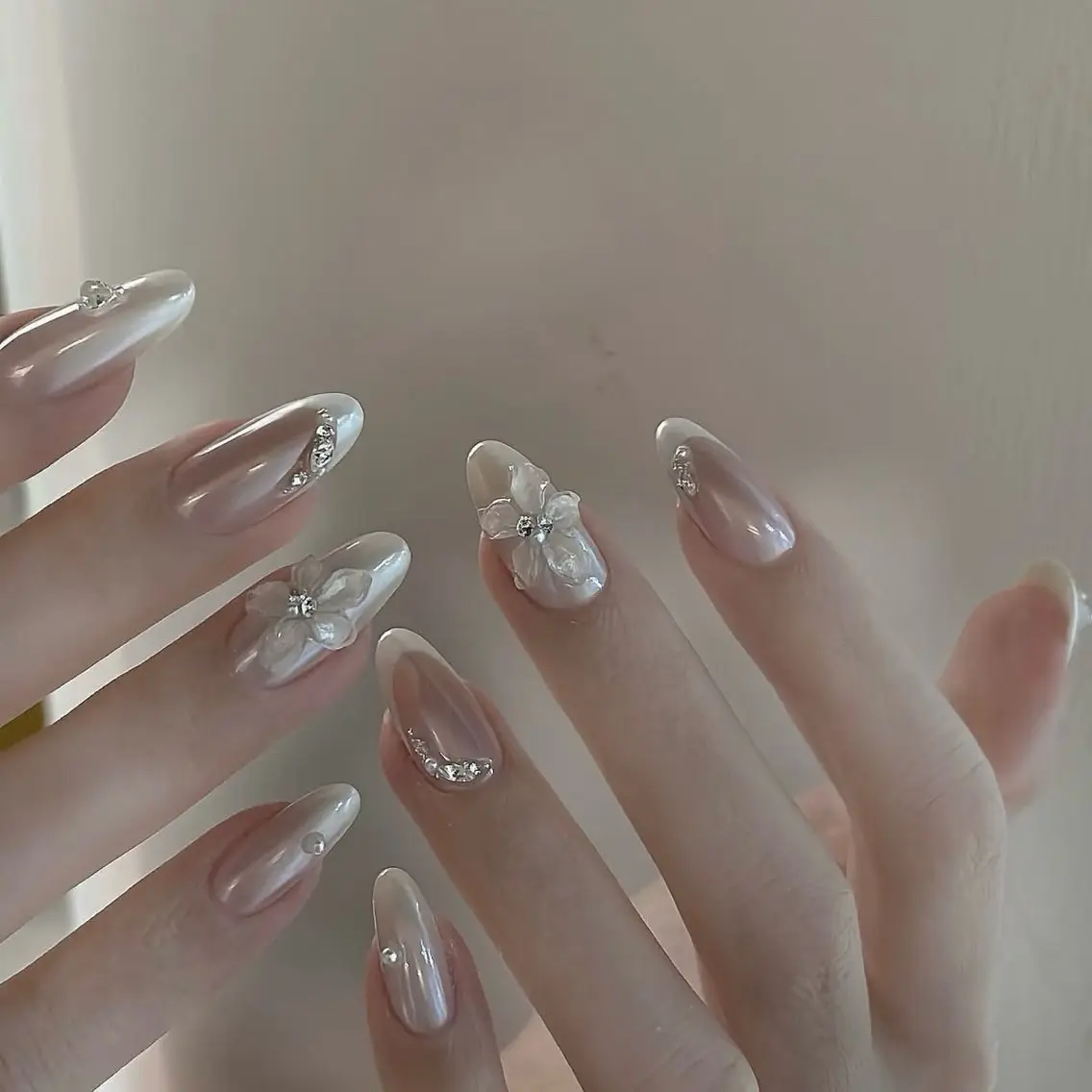 ネイル オーロラネイル フラワーネイル フレンチネイル ジェルネイル 韓国ネイル ハンドネイル Umee Nailのネイルデザイン