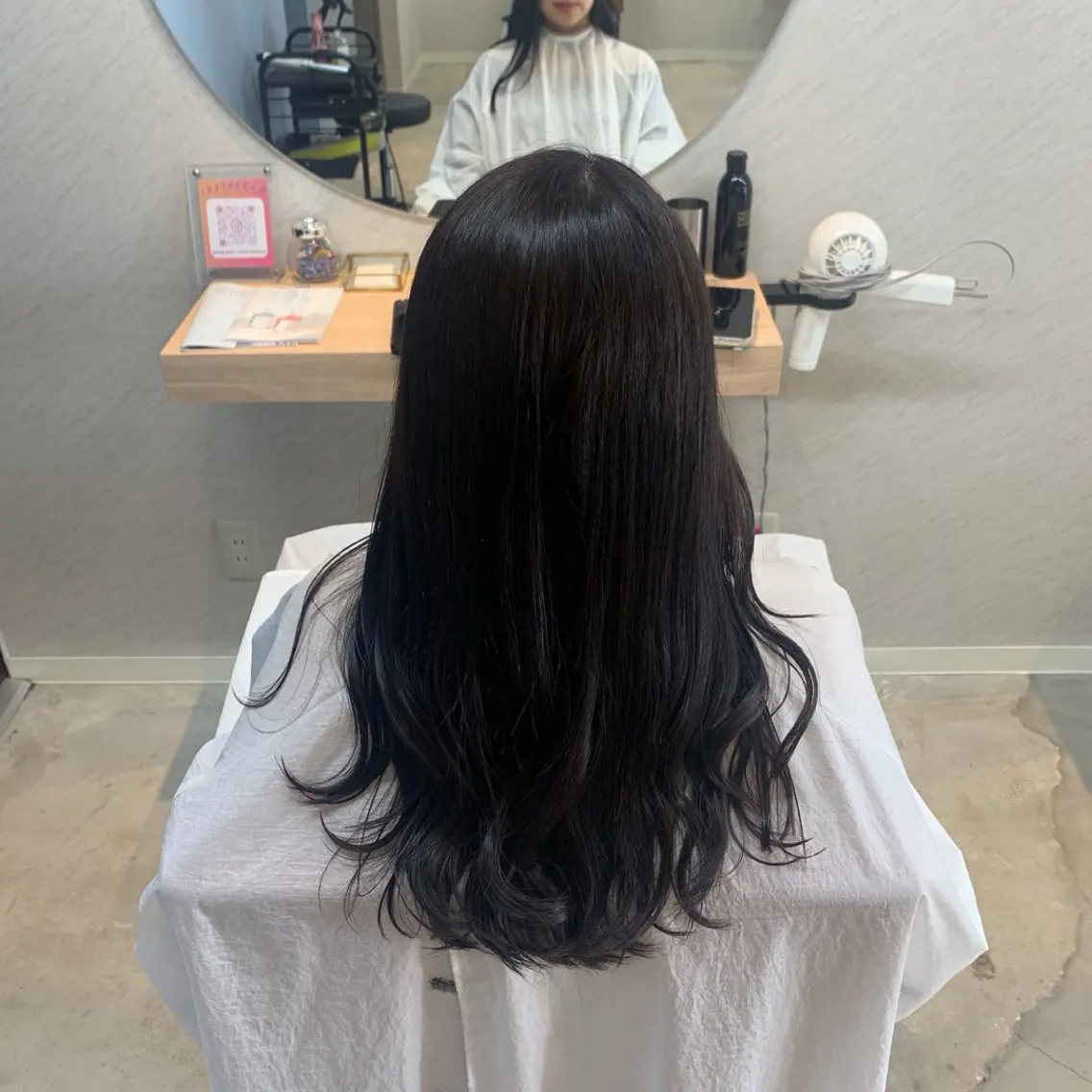ロング カラー 黒髪 ブルーカラー ブルーブラック 山崎 美羽のヘアスタイル
