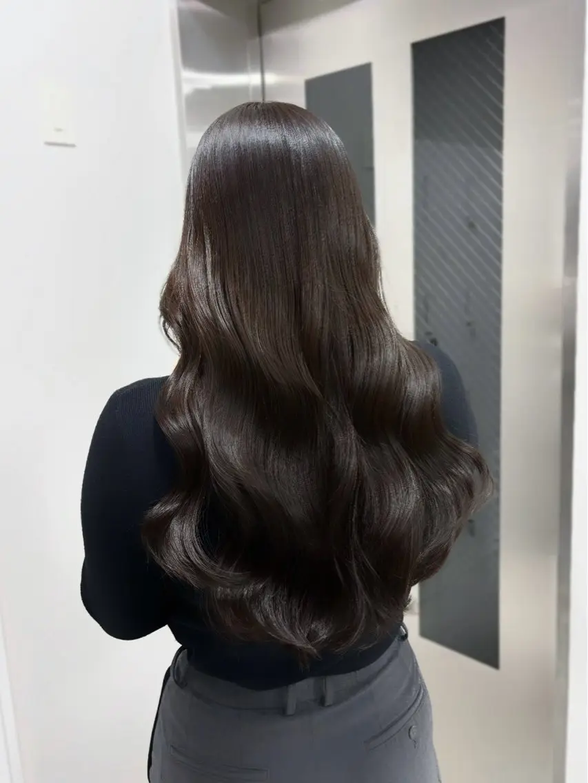 ロング カラー ブリーチ ブラウンカラー チョコレートブラウン ダークブラウン ダークグレー カット ヘアカラー 韓国レイヤー/ 縮毛矯正🎀minaのヘアスタイル