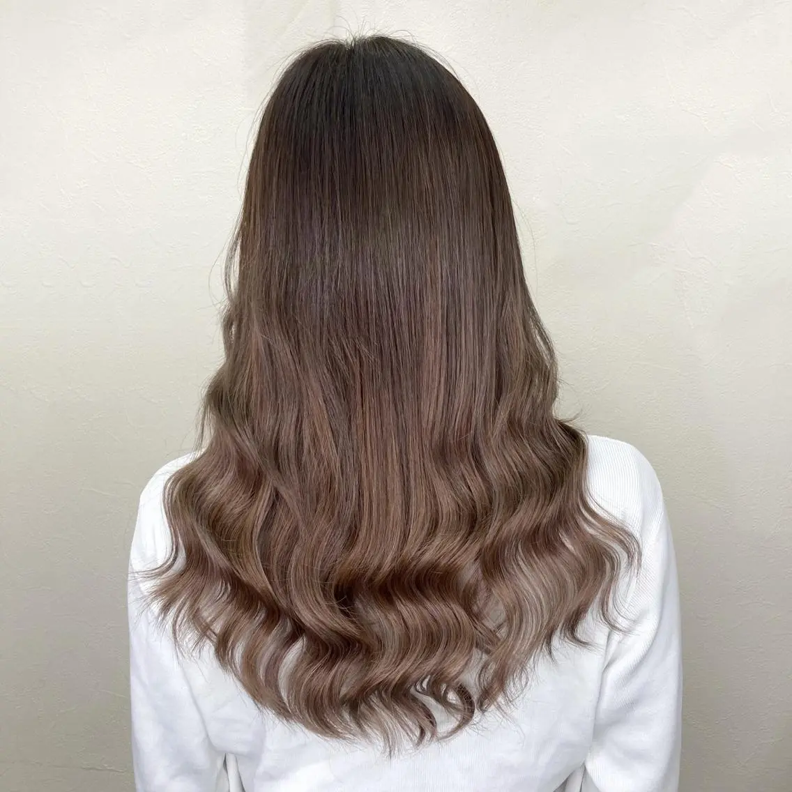セミロング カラー アッシュ ベージュカラー エクステ ヘアカラー エクステ KEISUKE🐶 ブリーチ×エクステのヘアスタイル