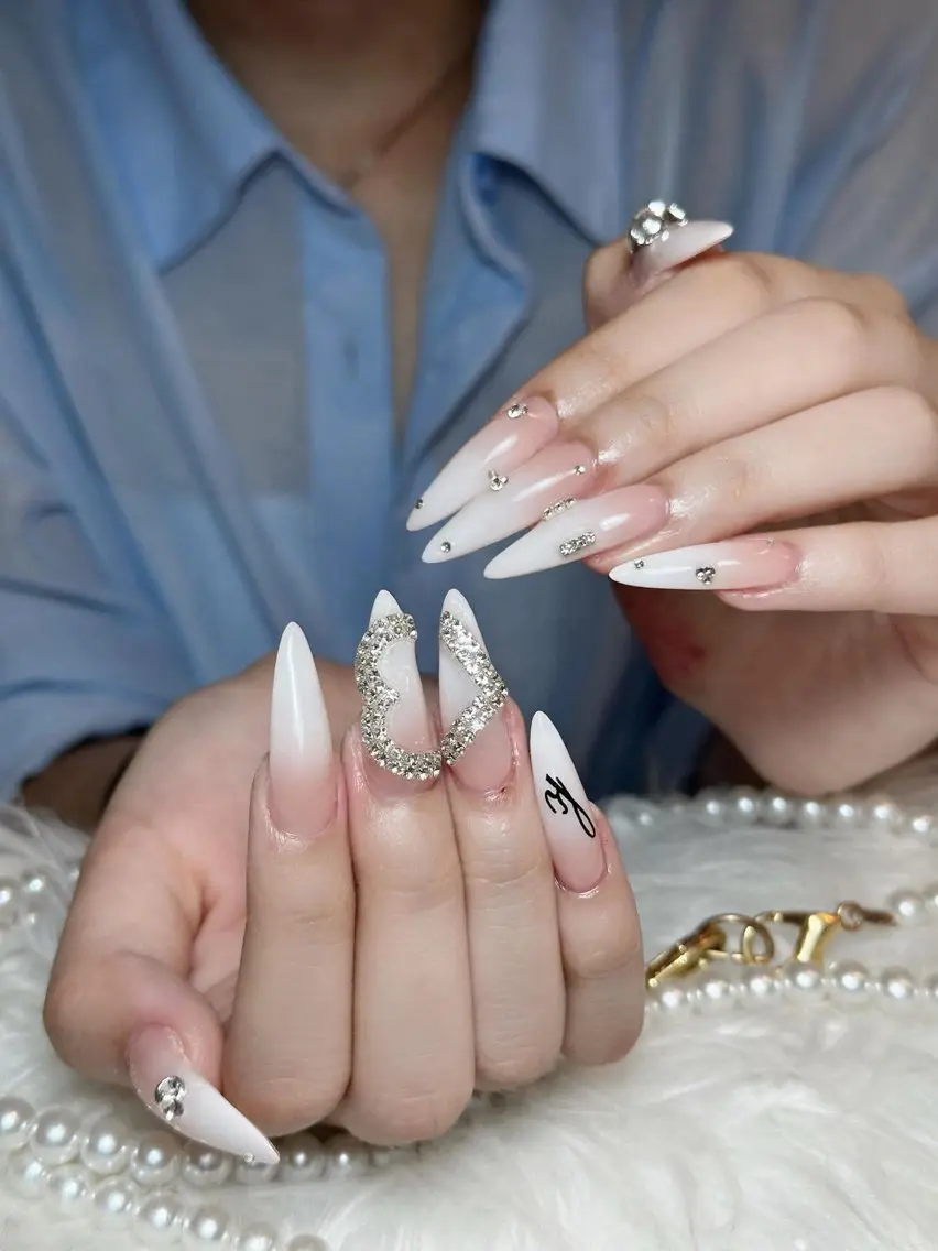 ネイル チークネイル ドット フレンチネイル グラデーション ハート ハンドネイル Julli NailStudioのネイルデザイン
