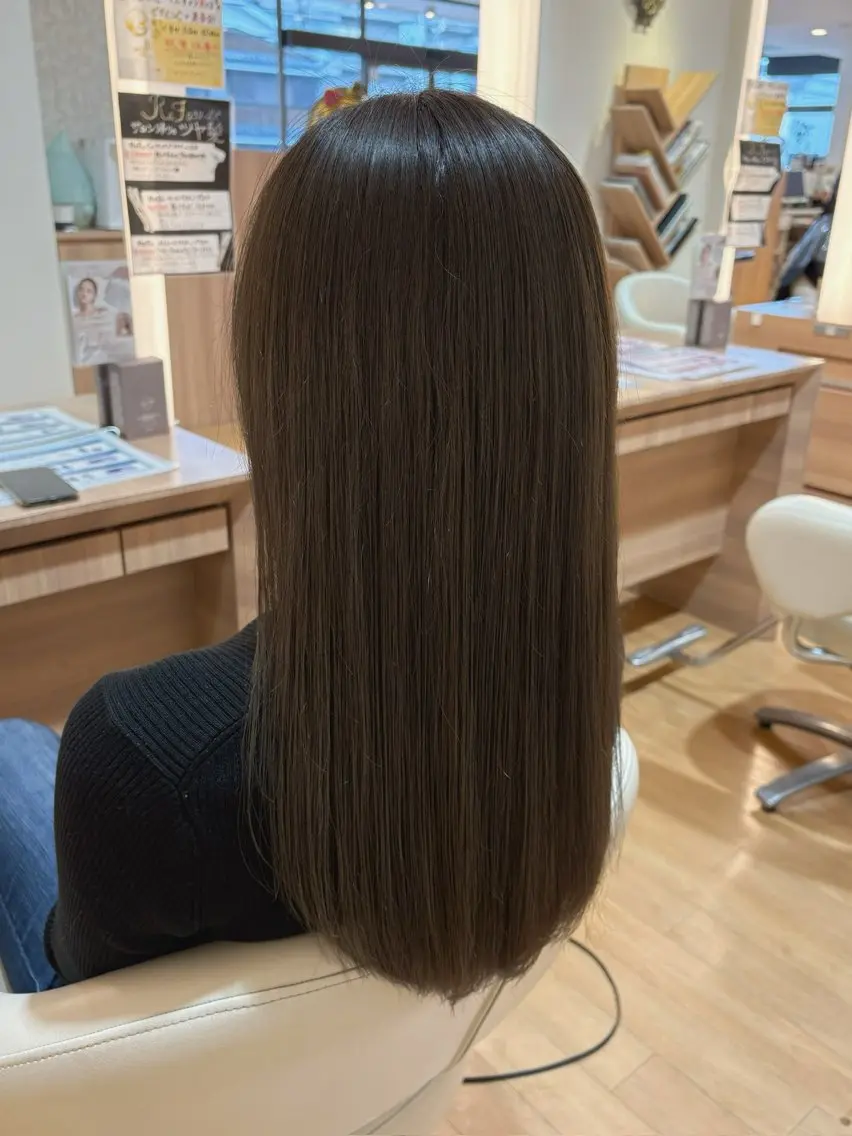 ロング カラー 越智 咲穂のヘアスタイル