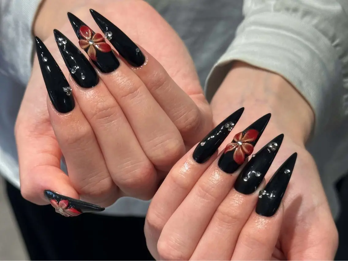 ネイル チークネイル ドット フレンチネイル グラデーション ハート Eli Muse 新宿ネイルのネイルデザイン