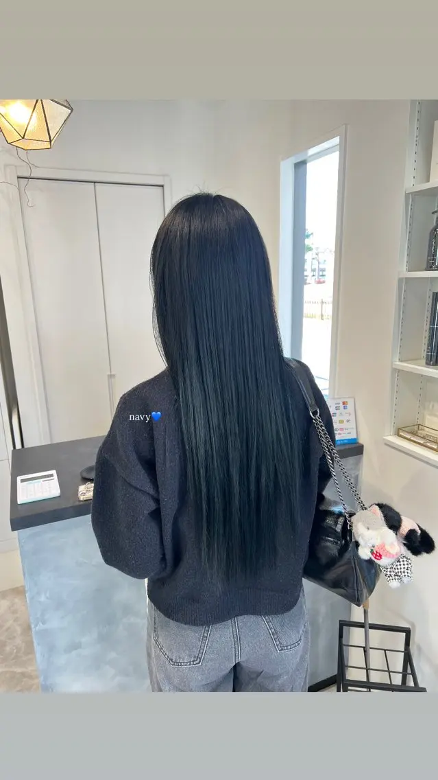 ロング カラー ブリーチ ネイビーカラー ヘアカラー 黒阪 なみのヘアスタイル