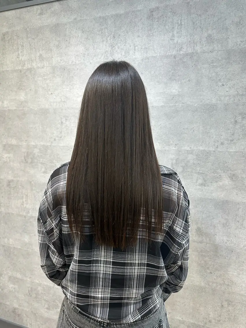 ロング カット 縮毛矯正 U-ra NAMIのヘアスタイル