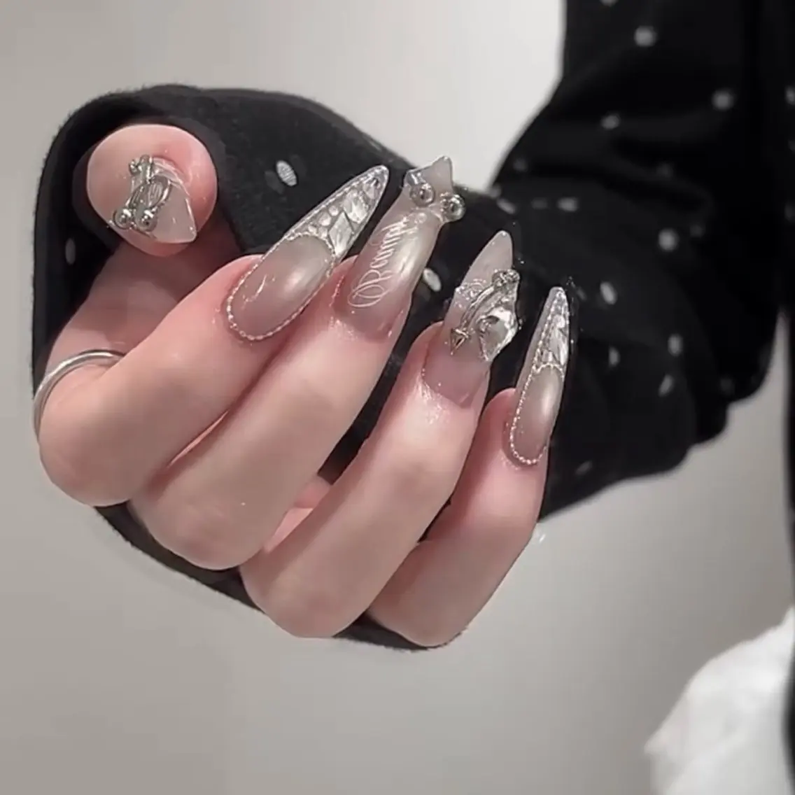 ネイル チークネイル ドット フットネイル フレンチネイル グラデーション ハンドネイル ハンドケア Nihonthy Nail 新宿のネイルデザイン
