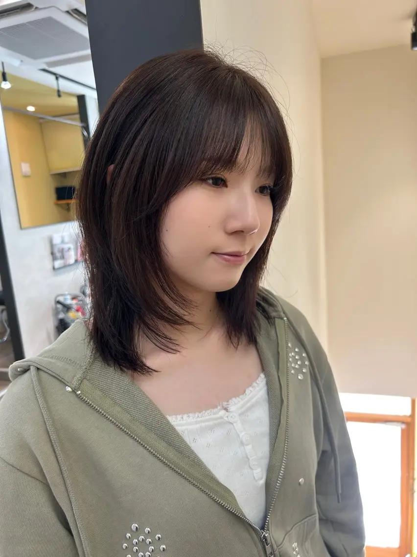 ミディアム カラー ミディアムレイヤー ブラウンカラー ナチュラルブラウン レイヤーカット hubhair レイヤー/透明感のヘアスタイル
