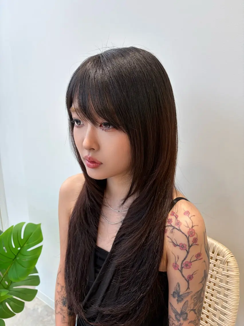 ロング ハッシュカット レイヤーカット ロング 納藤 沙羽のヘアスタイル