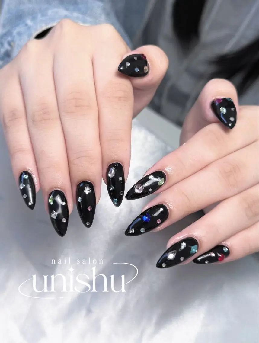 ネイル ジェルネイル キラキラネイル 韓国ネイル ロングネイル ワンホンネイル nail salon unishuのネイルデザイン