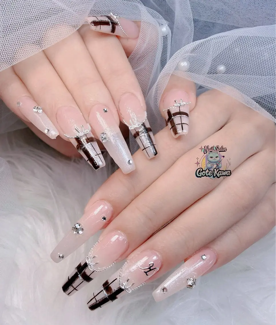ネイル アートネイル キラキラネイル スカルプネイル 冬ネイル クリスマス ハンドネイル ハンドケア Gote Kawa nail salonのネイルデザイン