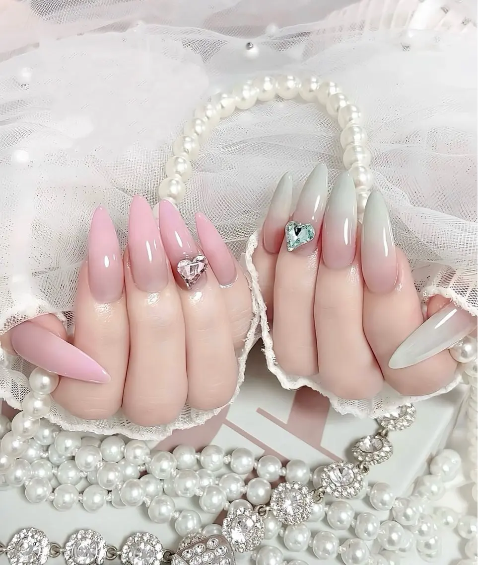 ロング 外国人風カラー 韓国風ヘア ハンドネイル E🌷nail 長さだし専門店のネイルデザイン