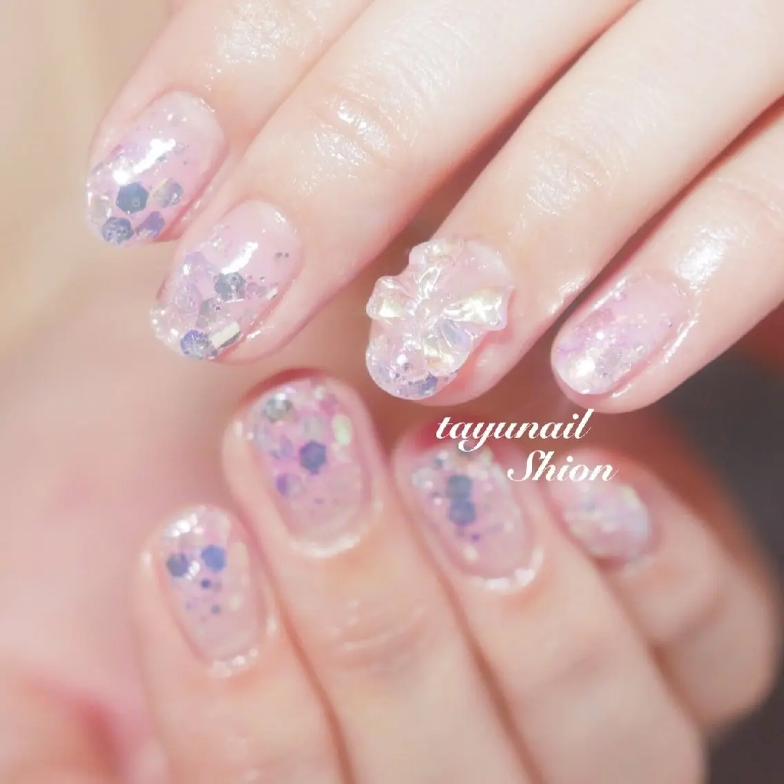 ネイル ジェルネイル グラデーション キラキラネイル パラジェル リボン ネイルサロン 【たゆnail】のネイルデザイン