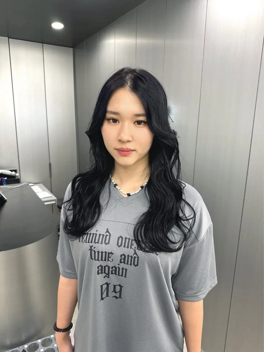 ロング カラー 暗髪🩶ラベンダー/ ブルー/ユウナ🤍のヘアスタイル