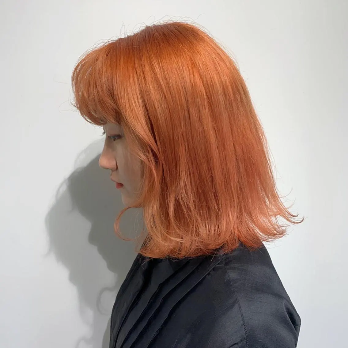 ミディアム カット ヘアカラー トリートメント 淡いハイトーンカラー レイヤーカットゆうかのヘアスタイル