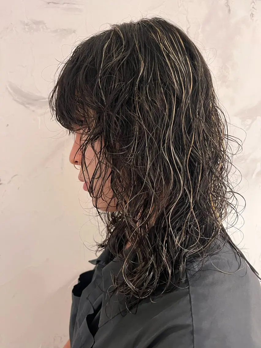 カラー ハイライトカラー Vicky ブリーチ メンズカジュアルのヘアスタイル