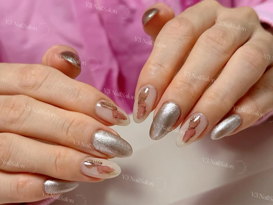 ネイル アートネイル マグネットネイル ニュアンスネイル オフィスネイル シルバー ハンドネイル Y3 NailSalonのネイルデザイン