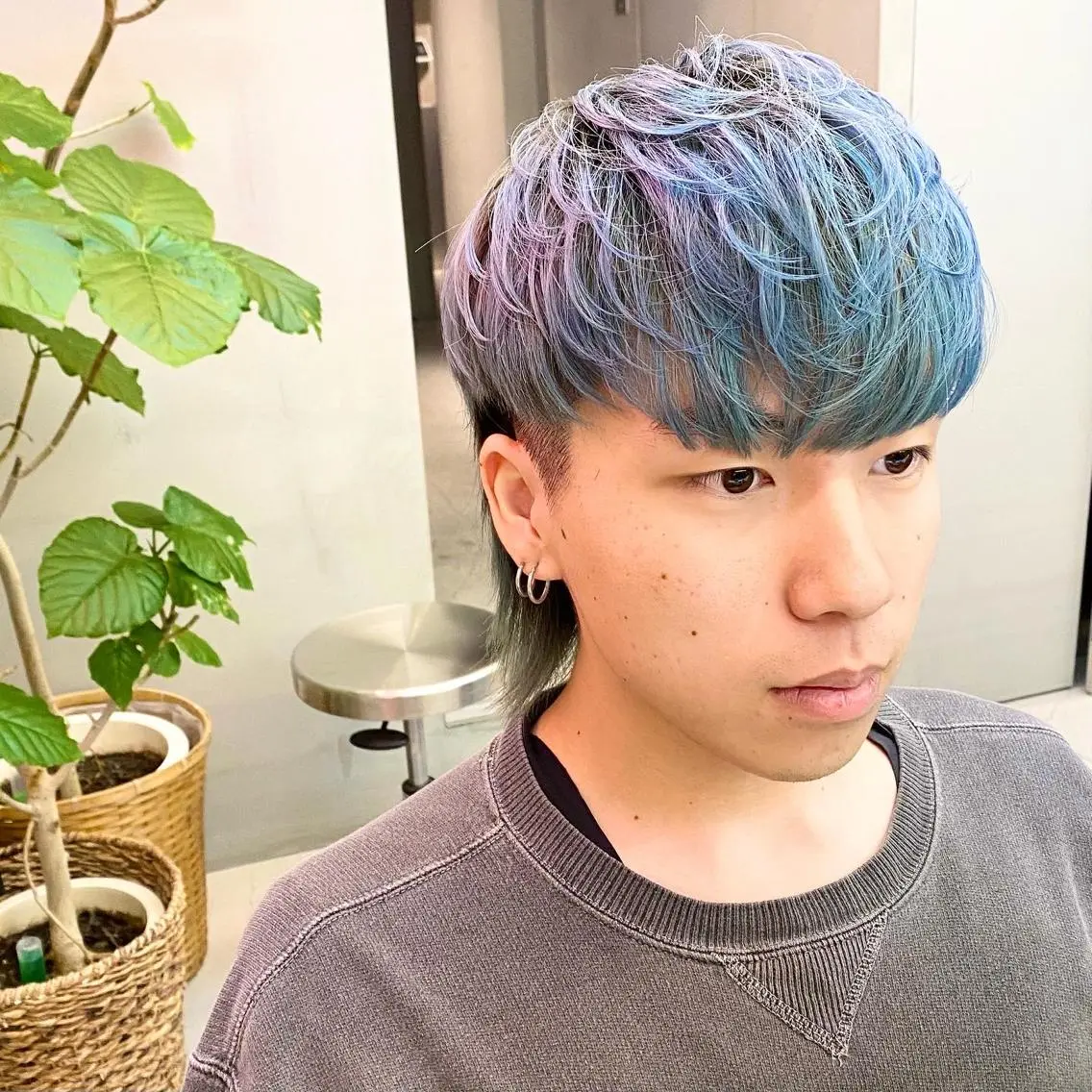 ショート カラー メンズ メンズブリーチ 刈り上げ メンズウルフカット ブリーチ ブルーカラー ヘアカラー トリートメント 艶髪と透明感を ‼️/若林のヘアスタイル