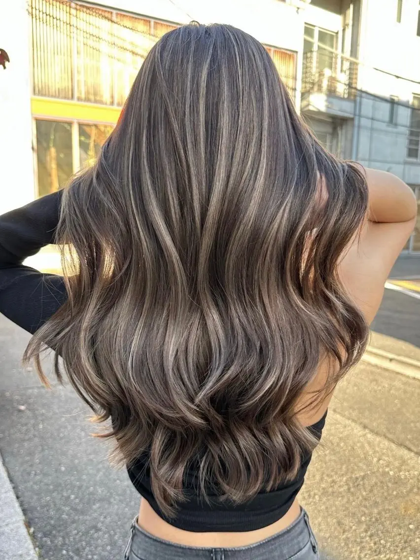 ロング カラー シールエクステ バレイヤージュ ベージュカラー ブリーチ ケアブリーチ カット ヘアカラー 大阪梅田/レイヤー/ ハイライト/yuuのヘアスタイル