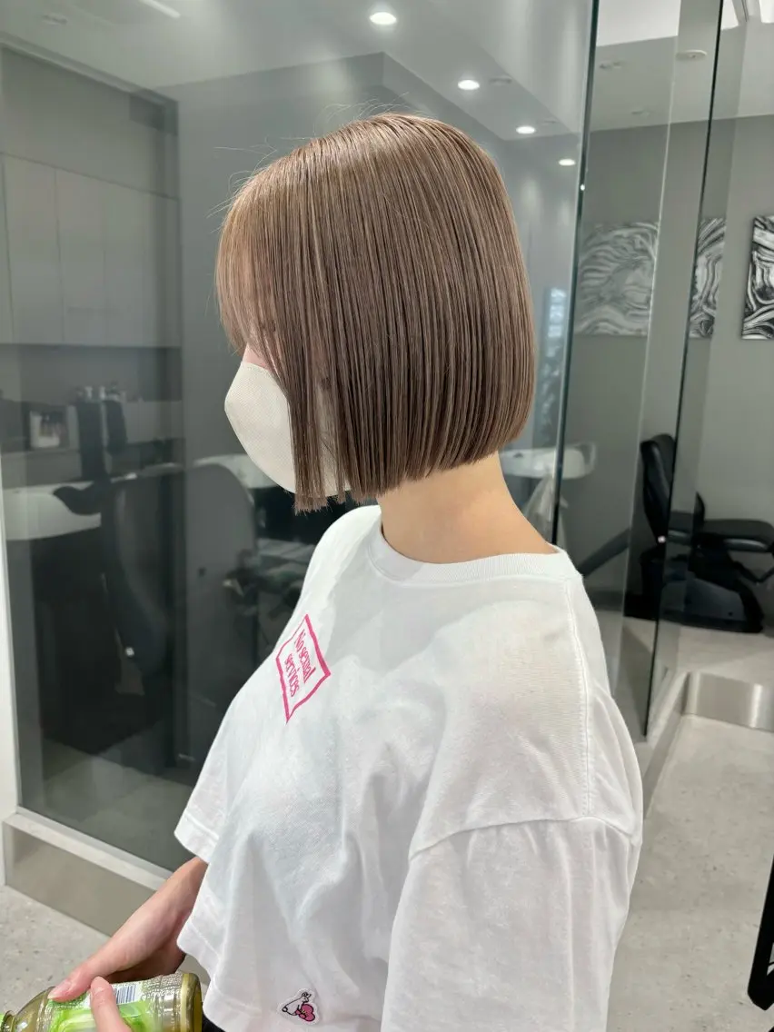 ミディアム カラー グレージュ ミルクティーグレージュ iLi 《イリ》のヘアスタイル