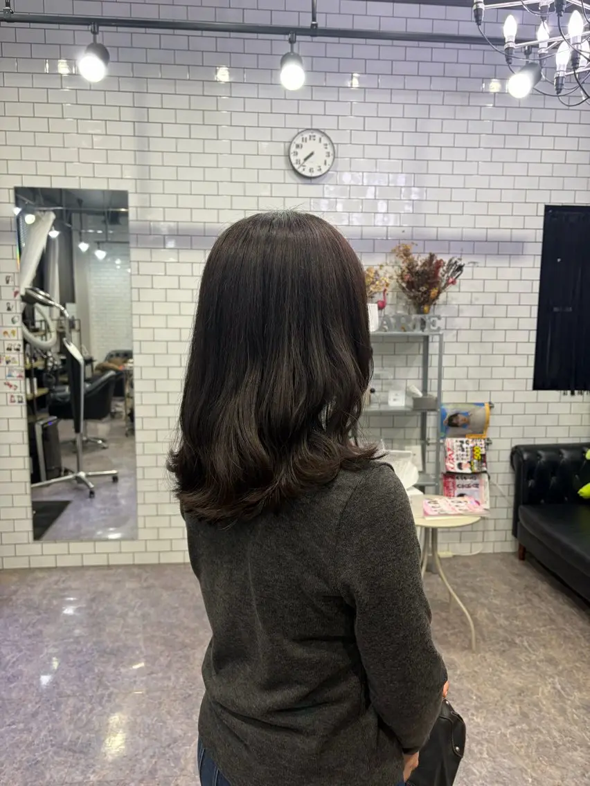 セミロング カット 友滝 真菜美のヘアスタイル