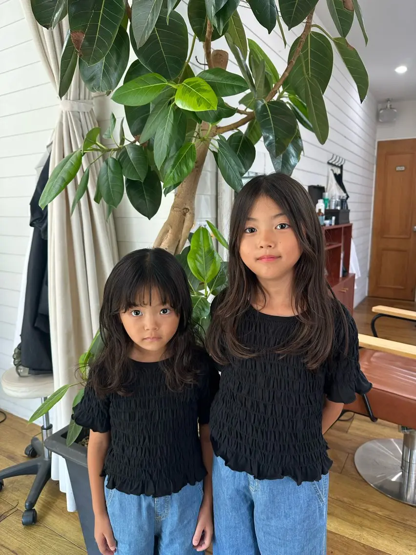 セミロング カット 福井 咲羅のヘアスタイル
